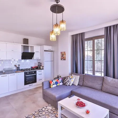 Goekyuezue Apartment Kaş
